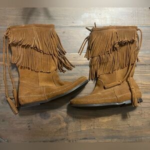 Minnetonka 2 layer fringe leather boots size 7 - Like New!!